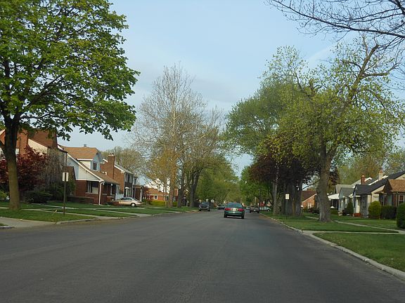 3rd image of 653 Emmons Blvd
