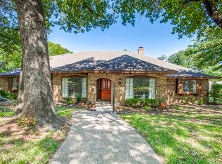 1717 Druid Ct, Fort Worth, TX 76112