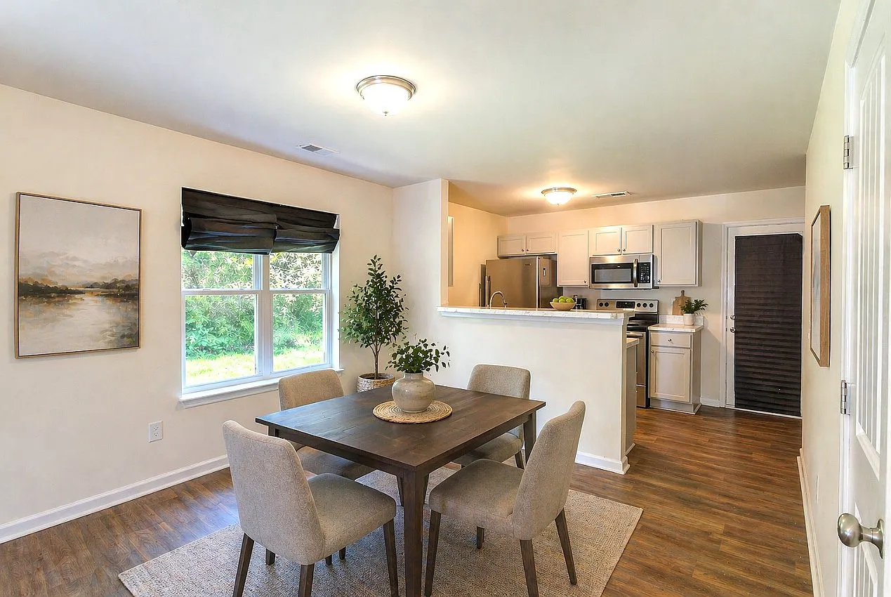 2 bed, 1.5 bath, 1200 sqft, $1,300 — Photo 3