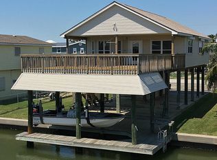 22205 Deaf P Smith Dr, Galveston, TX 77554