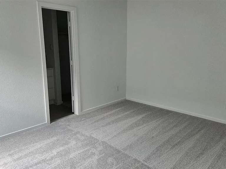 952 Pertuso Ln — Photo 7