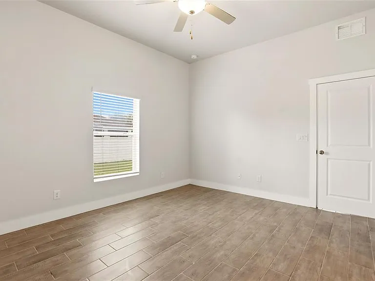 870 Columbia St — Photo 34
