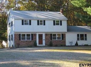 45 Valencia Ln, Clifton Park, NY 12065