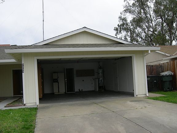 4th image of 7257 Kari Ann Cir