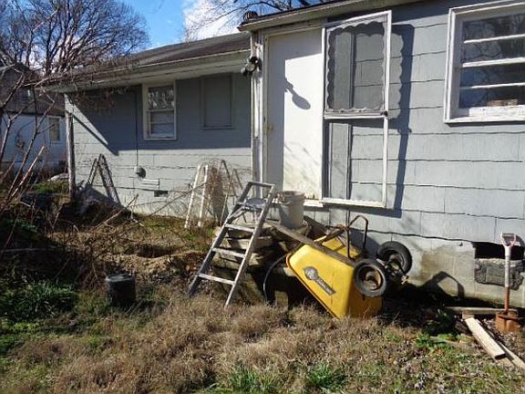 2nd image of 1098 Stewart Dr