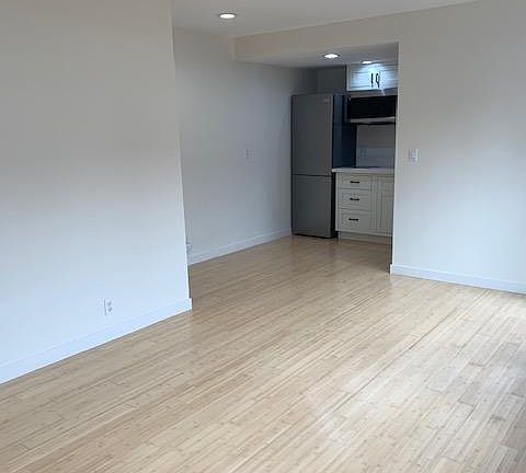 4th image of 219 1/2 Shell St #A