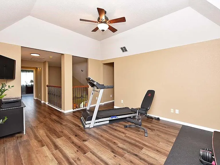 22121 Atwater Canyon Ln — Photo 14
