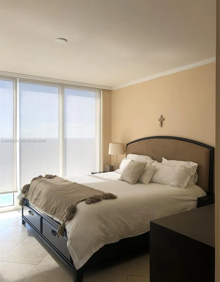 La Perla Condo — Photo 4