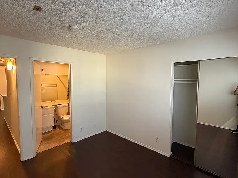 Apt 102