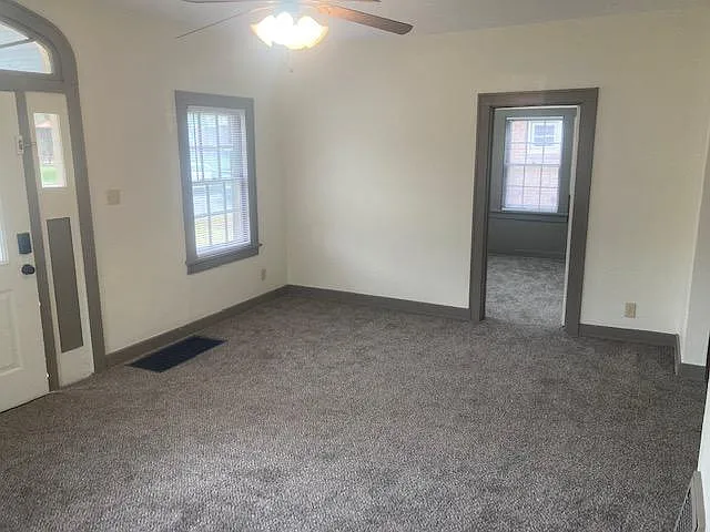 414 W Crawford Ave — Photo 4