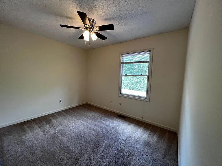 241 Creekside Ct #B — Photo 11