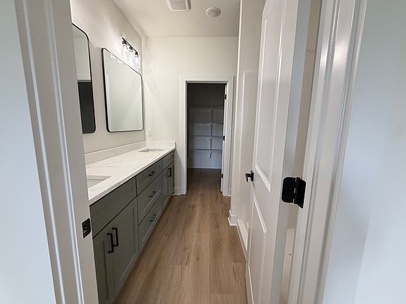 5th image of 1308 W Beech Dr #A