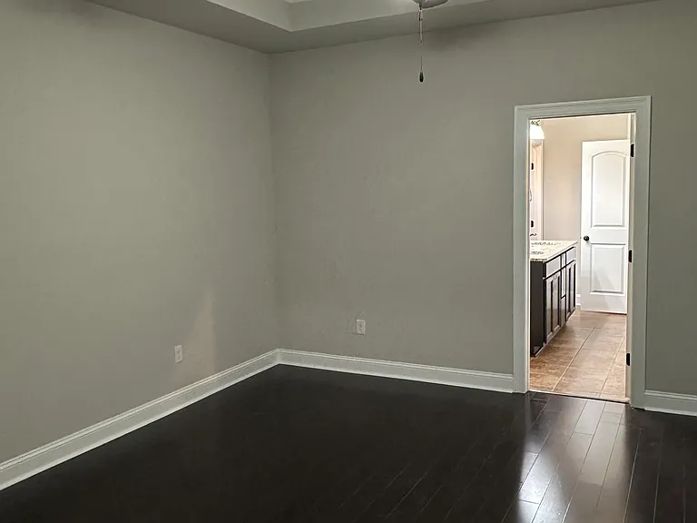 215 Hutton Ln — Photo 14