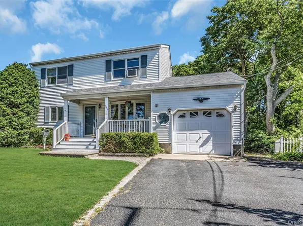 735 Muncey Road, West Islip, NY 11795