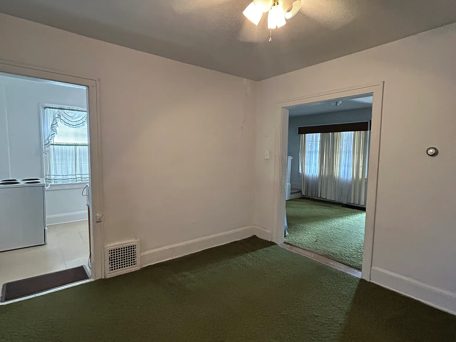 2 bed, 1100 sqft, $1,250 — Photo 4