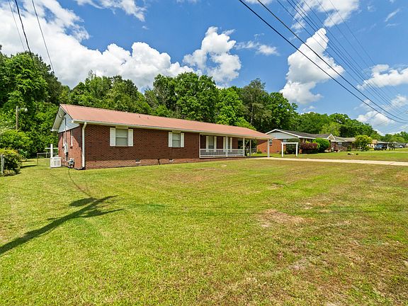 2nd image of 324 Garden Ln