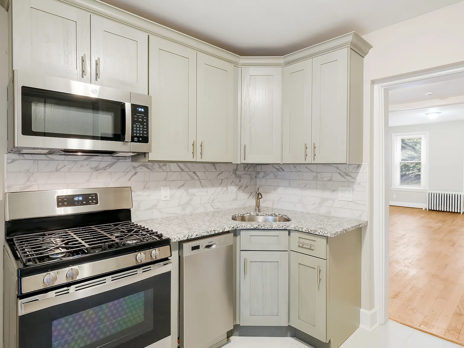 2 bed, 960 sqft, $1,800 — Photo 1