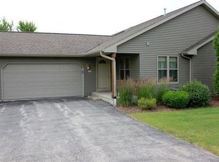1729 Tallgrass Ln, Plymouth, WI 53073