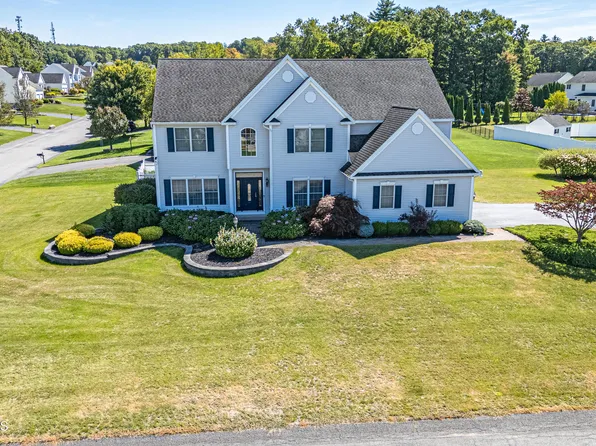 2 Medinah Court, Colonie, NY 12205