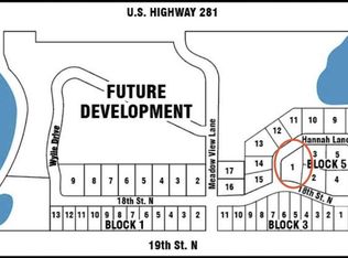 1535 Hannah Ln, Aberdeen, SD 57401