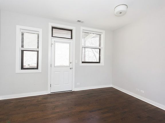 3rd image of 1609 W Belle Plaine Ave #1601