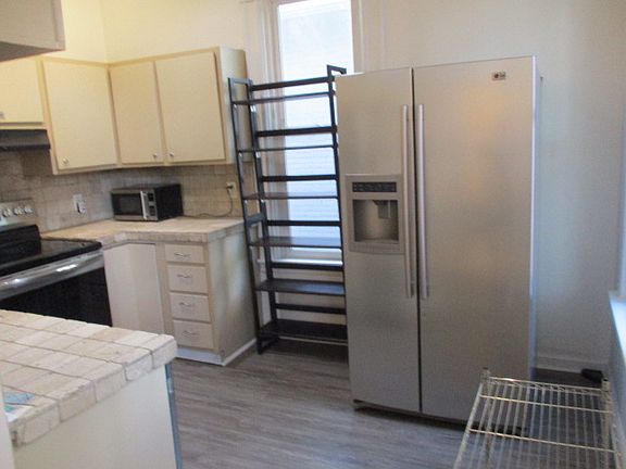 3rd image of 530 E 2nd Ave