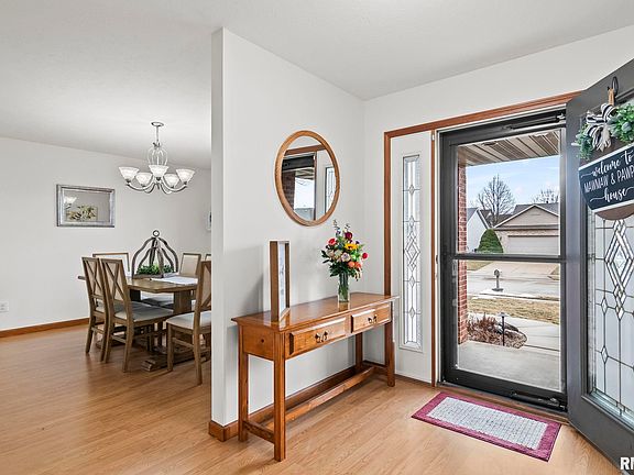 4th image of 5217 Manhattan Dr