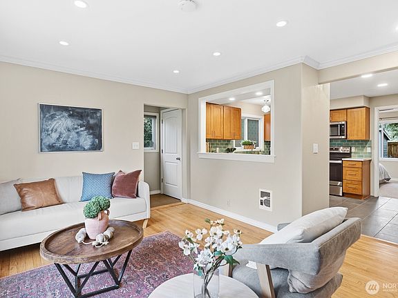 3rd image of 2300 NE 8th Place