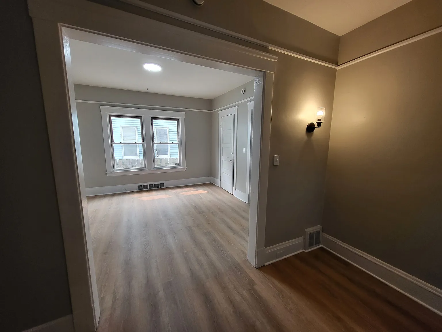 2 bed, 975 sqft, $1,100 — Photo 3