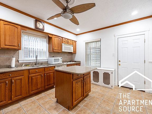 3rd image of 2305 N Melvina Ave APT 1