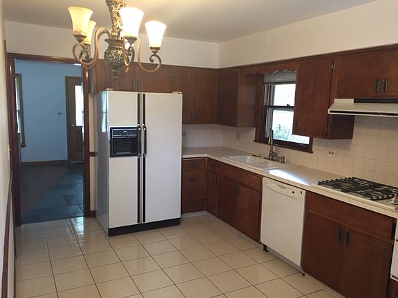3rd image of 127 Morgan Pl