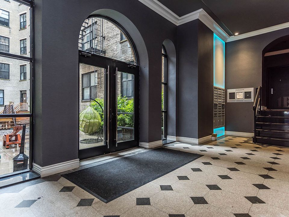 019_1635_putnam_avenue_lobby-5