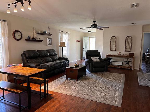 4th image of 2624 Pecan Dr