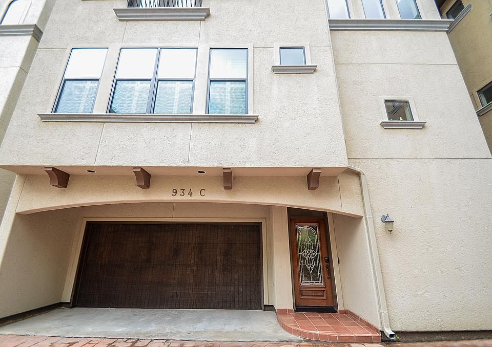 1st image of 934C W 22nd St