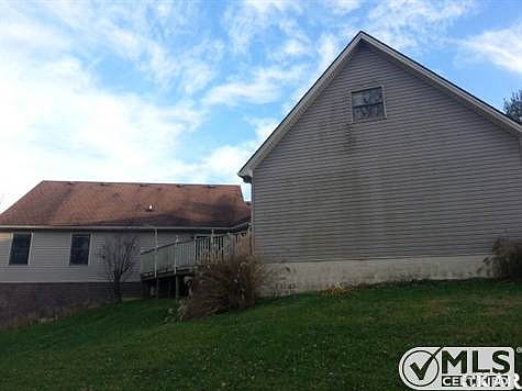 5th image of 201 Foxwood Dr
