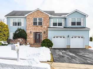9 Donald Cir, Matawan, NJ 07747