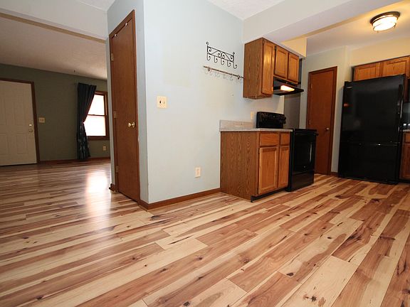 4th image of 9810 Pine View Dr