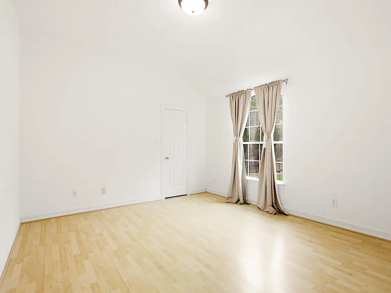 1322 Kirby Lake Ct — Photo 31
