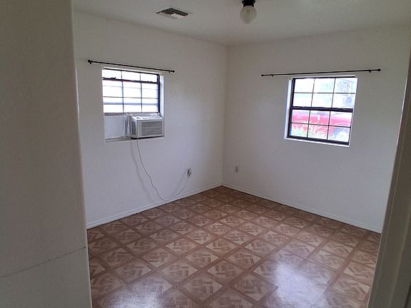 4th image of 3162 W Robin Rd