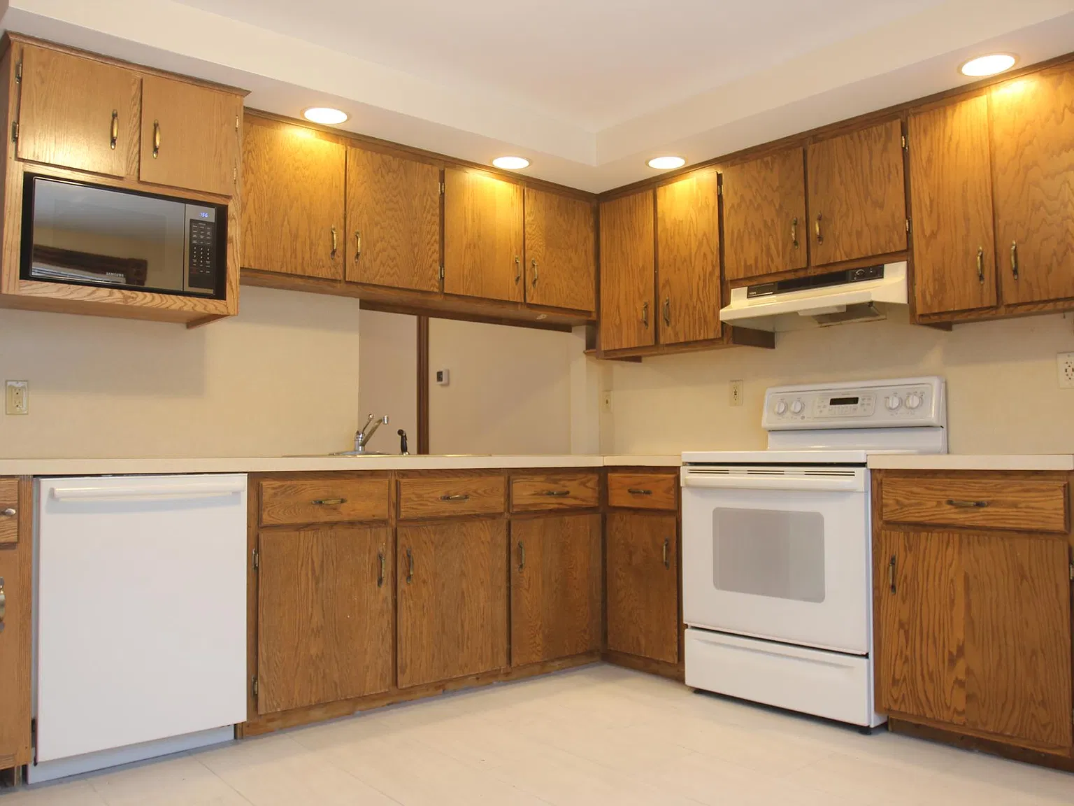 1 bed, 950 sqft, $1,895 — Photo 2