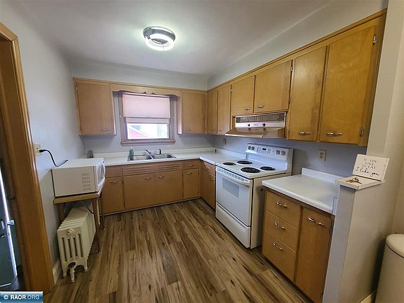 4th image of 223 Douglas Ave