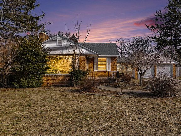 3rd image of 1295 Pontiac Rd