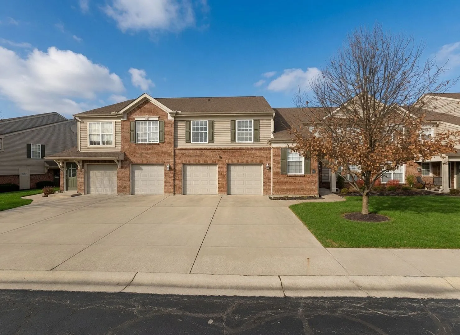 Maineville - Open Concept 2 Bed 2 Bath Condo — Photo 1