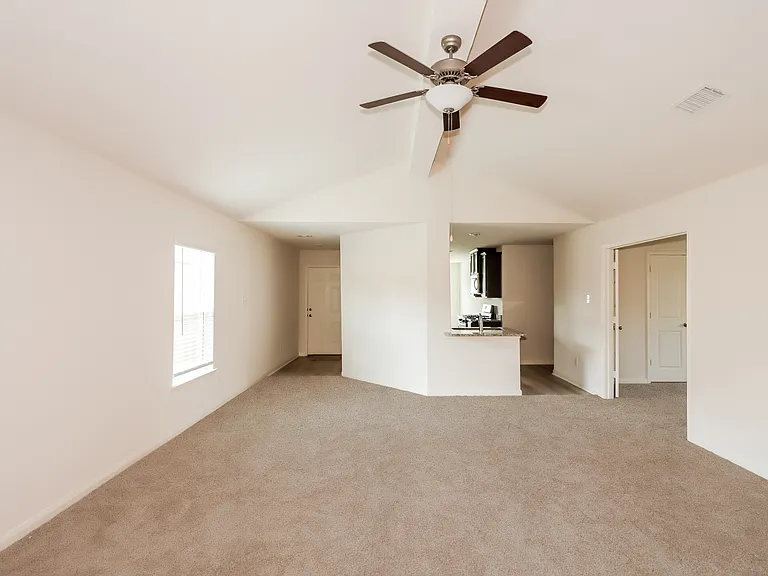 26828 Steinbeck Dr — Photo 3