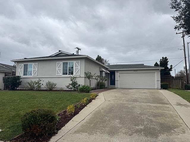 1st image of 1040 Linda Dr