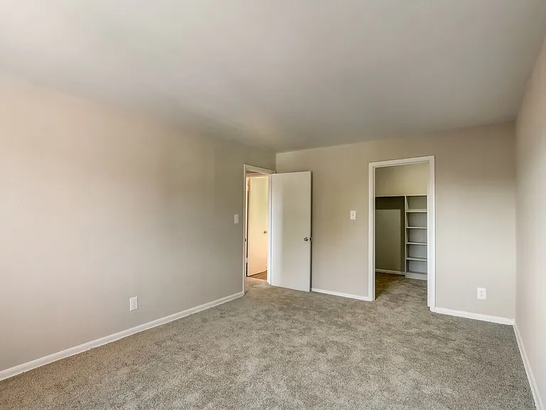Hillsdale Manor Apartments — Photo 9