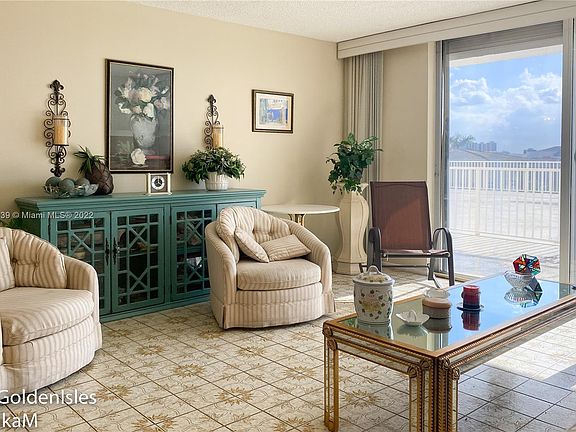 4th image of 427 Golden Isles Dr APT 4C