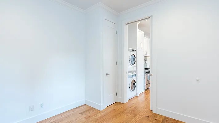 Rented by Nooklyn NYC LLC | media 53