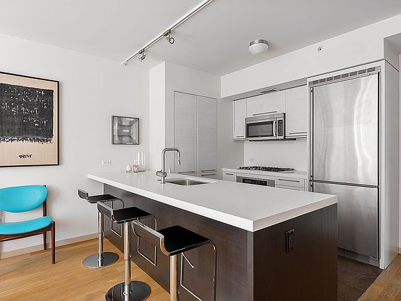 4th image of 311 E 11th St #4D