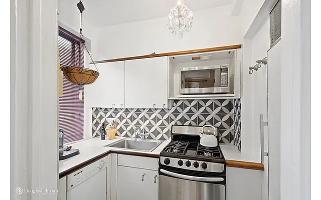 Rented by Douglas Elliman | media 6